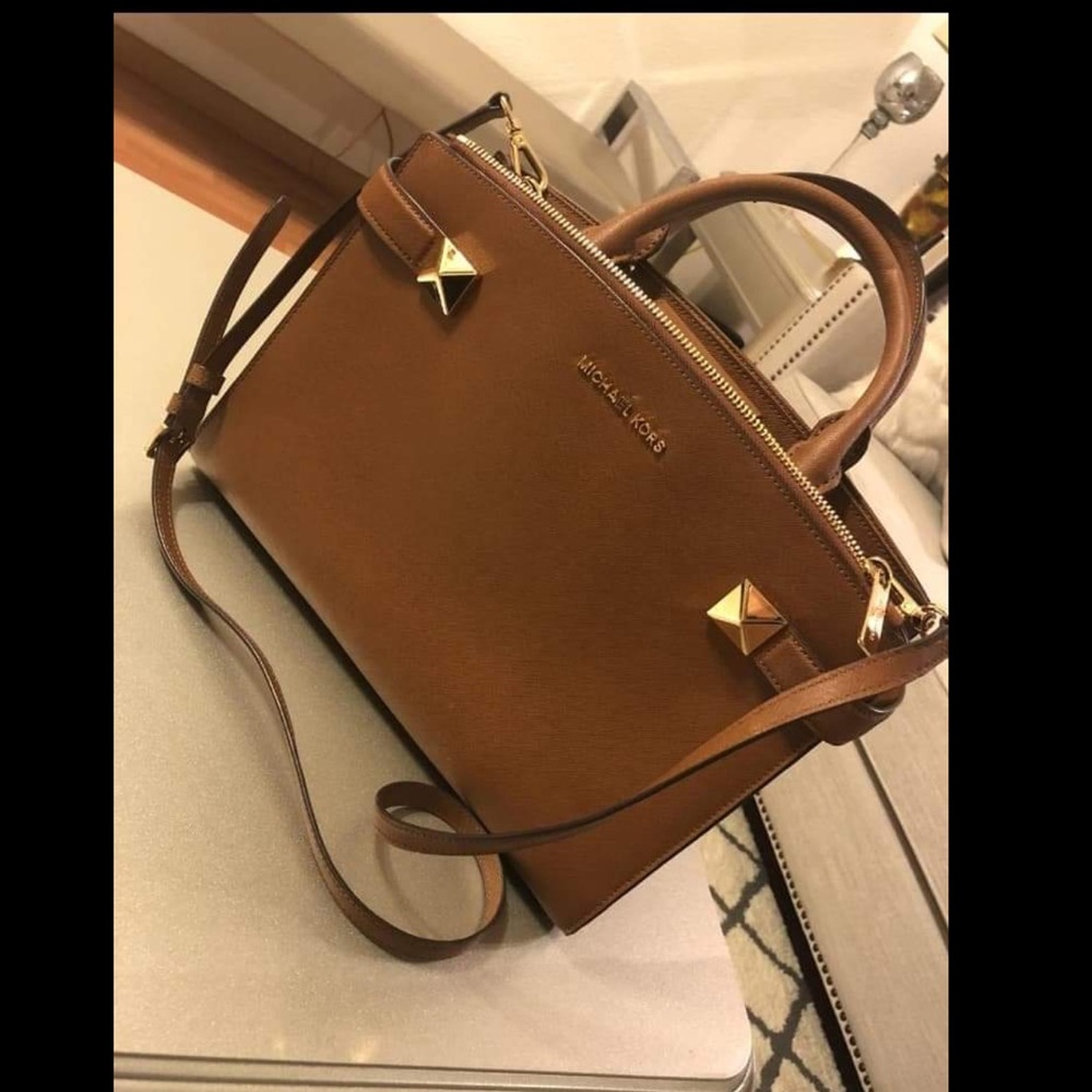 Micheal kors small sachet bag